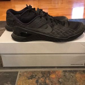 Black Nike Metcon shoes. Excellent condition.
